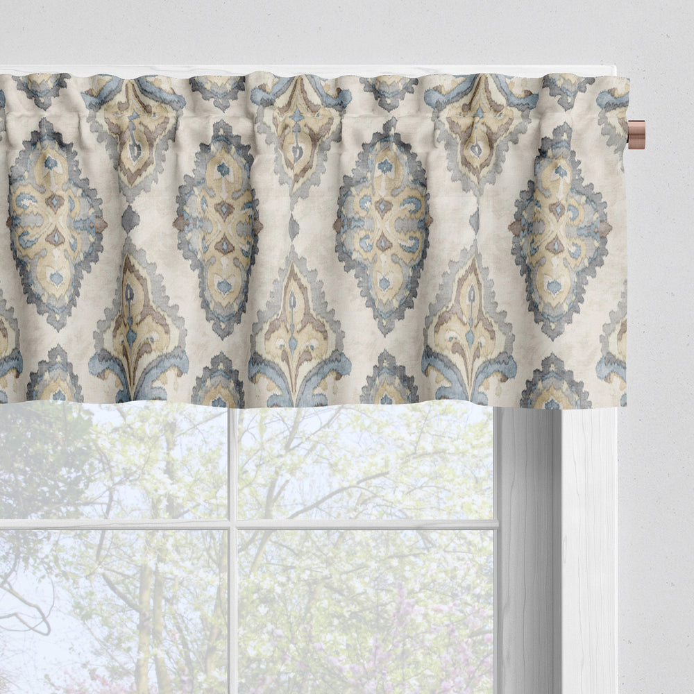 QueenHarbor__TailoredValance_Crop1